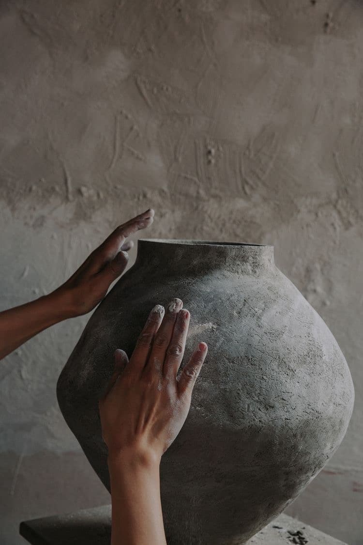 Bilde av Skulpturelle krukker